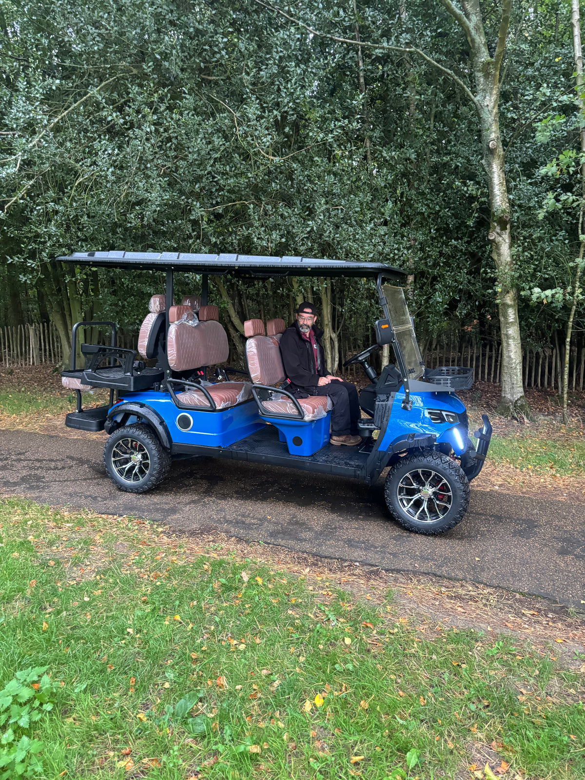 The Electric Blue SD Launch: Six-Seat Comfort for a Private Home and Gardens